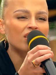 Jasmin Pape begeistert mit 'Hässlich' bei DSDS 2024