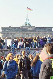 Vielleicht fragen sie sich, warum sie online etwas kaufen sollten, denn natürlich können viele produkte auch im einzelhandelsgeschäft bestellt werden. Remembering 1989 Berlin Wall Stories