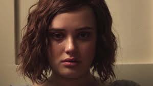 Oi, é a Hannah. Hannah Baker. Não ajuste seu… seja lá o que estiver usando  para ouvir isso. Sou eu, ao vivo e em estéreo. Sem promessa de retorno, sem  bis e,