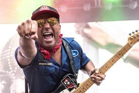 Liam Gallagher Begs Oasis Fans To Help Him Beat Bon Jovi And Green Day At  EMAs Read the details: https://rockcelebrities.net/liam-gallagher-begs-oasis -fans-to-help-him-beat-bon-jovi-and-green-day-at-emas/