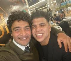ويضم الألبوم الجديد أغنية تجمعه مع المطربين مصطفى قمر وهشام عباس وإيهاب توفيق بعنوان زحمة الأيام، وهي من كلمات الراحل سامح العجمي، ألحان. ÙÙŠØ¯ÙŠÙˆ Ù…ØµØ·ÙÙ‰ Ù‚Ù…Ø± ÙˆÙ‡Ø´Ø§Ù… Ø¹Ø¨Ø§Ø³ ÙŠØ­ØªÙÙ„Ø§Ù† Ø¨Ø¹ÙŠØ¯ Ù…ÙŠÙ„Ø§Ø¯ Ø­Ù…ÙŠØ¯ Ø§Ù„Ø´Ø§Ø¹Ø±ÙŠ Ø¨ÙˆØ§Ø¨Ø© Ø£Ø®Ø¨Ø§Ø± Ø§Ù„ÙŠÙˆÙ… Ø§Ù„Ø¥Ù„ÙƒØªØ±ÙˆÙ†ÙŠØ©