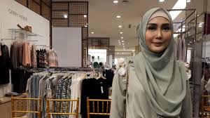 Pakaian adat suku mandailing ulos dan aksesoris suku mandailing merupakan salah satu suku yang ada di sumatera utara tepatnya di daerah tapanuli selatan. 5 Artis Berhijab Ini Menikahi Pria 10 Tahun Lebih Tua Matamata Com
