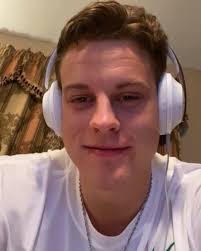 I need 100 true fans to say they love me let's go who dey ❤️