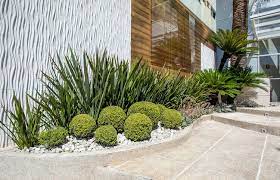 Voir plus d idées sur le thème jardins amenagement jardin idées jardin. Idee Amenagement Jardin Devant Maison Moderne Parterre Buis Boule Plantes Vertes Gr Idee Amenagement Jardin Amenagement Jardin Devant Maison Amenagement Jardin