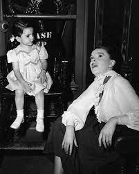 Judy Garland With Daughter Liza On The Set Of In The Good Old Summertime 1949 Mgm Judy Garland Liza Minnelli Judy Garland Liza Minnelli