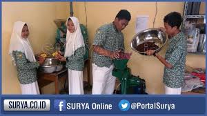 Maybe you would like to learn more about one of these? Berkat Smk Mini Siswa Ini Rutin Terima Orderan Desain Tiap Bulan Surya