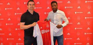 Balıkesirspor is a turkish sports club based in balıkesir. Ajax Balikesirspor Da Forma Giyen Genero Zeefuik In 18 Yasindaki Kardesi Deyovaisio Zeefuik Ile Profesyonel Sozlesme Imzaladi Fotomac