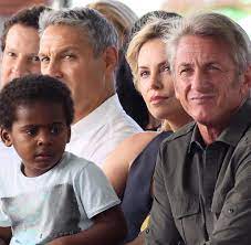 Check spelling or type a new query. Charlize Theron Adoptiert Noch Ein Kind Welt