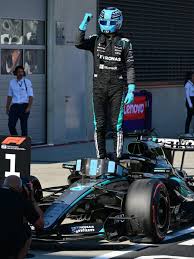 George Russell venceu o Grande Pr&ecirc;mio da &Aacute;ustria de F&oacute;rmula 1 neste domingo  (28) e reassumiu a vice-lideran&ccedil;a do Campeonato Mundial. O piloto ingl&ecirc;s  largou na pole position, liderou todas as voltas