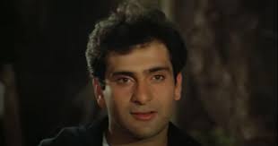 The youngest son of raj kapoor, rajiv aka chimpu too got into acting. Yrbacnlzitdbsm