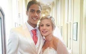 Raphaël varane)‏ ( تنطق بالفرنسية: ØµÙˆØ± 4 Ù†Ø¬ÙˆÙ… Ø¹Ù‚Ø¯ÙˆØ§ Ø­ÙÙ„ Ø²ÙØ§ÙÙ‡Ù… Ø§Ù„ÙŠÙˆÙ…
