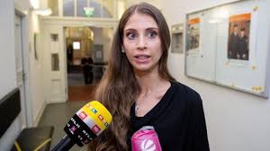 Die 1,68 meter große, brünette cathy hummels gibt sich. Cathy Hummels Will Auf Instagram Zukunftig Nur Noch Gendern Stern De