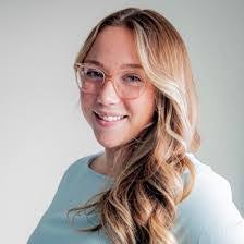 Alyssa Dodge's Instagram, Twitter & Facebook