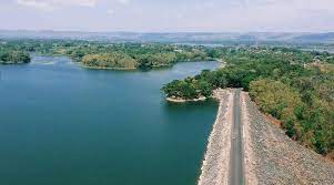 Sutami, disebut juga bendungan sutami, waduk karangkates, atau bendungan karangkates, merupakan bendungan yang menciptakan suatu waduk karena tertahannya aliran sungai brantas. Bendungan Karangkates Review Harga Tiket 2021