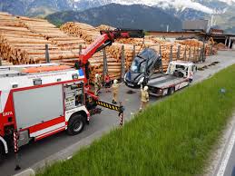 Vorsorglich wurde ein meldekopf in einem gerätehaus eingerichtet, um die einsätze von dort zu verteilen. Freiwillige Feuerwehr Saalfelden