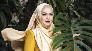 Dato or occasionally datin sri siti nurhaliza binti tarudin jawi ipa siti nrhaliza binti tarudn born 11 january 19. Siti Nurhaliza Ungkap Kisah Hidup Dalam Video Kuasa Cintamu Jpnn Com
