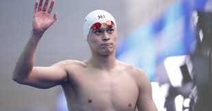 In 2012, sun became the first chinese man to win an olympic gold medal in swimming. æ³³æ± è£¡çš„æ­£é‚ªå°æ±º å­«æ¥Šèˆ‡ å¢ƒå¤–å‹¢åŠ› çš„æˆ°çˆ­ ç¶œåˆé‹å‹• é‹å‹•è¦–ç•Œsports Vision