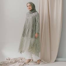 Ada baju kondangan muslim syar'i couple pernikahan brokat batik terbaru. 10 Inspirasi Model Baju Bukan Kebaya Dari Kain Tule Buat Kondangan Atau Acara Tunangan Kece