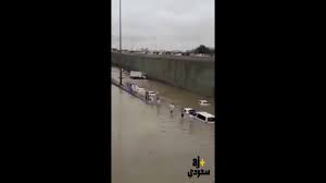 الكويت الان سيول الكويت امطار غزيرة غدق المطر الكويت تغرق outdoor