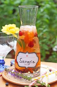 Eisgekuhlte Fruchtige Weisse Sangria Sangria Alkohol Erfrischend Gingerale Fruchte Weisswein Sprudel Hol Weisser Sangria Bowle Rezepte Mit Alkohol Sangria