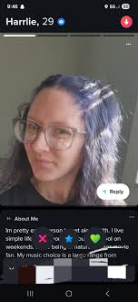 What are the signs a woman is talking to multiple men?