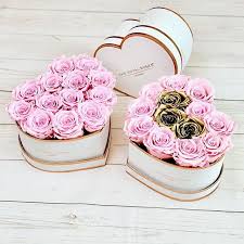 Einzigartige Rosenboxen Zum Selber Gestalten Www Theroyalroses De Theroyalrosesgermany Rosebox Infinityroses Customized Create Rosen Box Rosenboxen Rosen