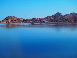 وعندما تدخل إلى كوخك ستجده مفروشا بالقماش البدوي الجميل وألوانه الزاهية، التي تساعد على النوم والاسترخاء بينما تستمع للصوت الأمواج. Ù„Ø¹Ø´Ø§Ù‚ Ø§Ù„Ø¬Ù…Ø§Ù„ ÙˆØ§Ù„Ø·Ø¨ÙŠØ¹Ø© ÙˆØ§Ù„Ø§Ø³ØªØ¬Ù…Ø§Ù… Ù…Ø­Ù…ÙŠØ© Ø±Ø£Ø³ Ø´ÙŠØ·Ø§Ù† Ø¨Ù†ÙˆÙŠØ¨Ø¹ Ø­ØµØ±ÙŠØ§Øª