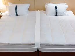 Typically, these connector kits come with one large central piece that runs in between the two mattresses and a strap that runs along the perimeter of the newly assembled king bed to hold the. Amazon Com Twin To King Bed Bridge Converter Kit For Twin Beds Gap Filler Pad With Strap Quickly Create King Size Bed Mattress Connector For Guest Room Home Kitchen