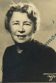 Lola Bergman. Her name at birth was Lea BURG. She was born June 13, 1906 in  Krakow and died August 29, 2006 in the Bronx. She was the daughter of  Pinkus L.