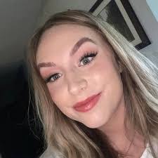 Alexis Swift's Instagram, Twitter & Facebook