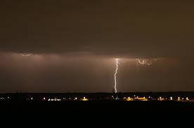 V dalších dnech už bouřky nečekáme, i když právě na jihovýchodě moravy se mohou ještě ve slabší formě objevit ve středu večer (hodonínsko tak nemá zcela vyhráno). Bourky Uz Opustily Cesko Nejsilnejsi Byly Na Vysocine A Plzensku Plzen