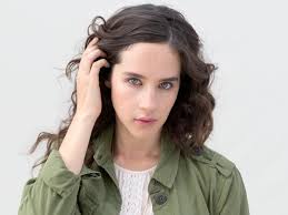 Colorful and charismatic pop artist from mexico who has won a handful of latin grammy awards. Quien Le Robo El Corazon A La Bella Ximena Sarinana
