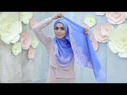 Bagaimana nak menjadi cinderella versi nura medina. Hero Seorang Cinderella Ariani Tutorial Cara Pemakaian Miss D Printed Shawl Youtube Hijab Scarf Hijab Fashion