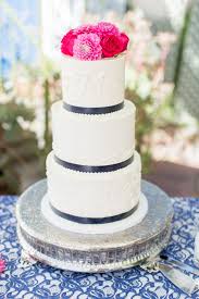 Ally love on planning a wedding purposefully you would think it would be me who wants a big wedding. Ivory Wedding Cake With Fuchsia Flowers