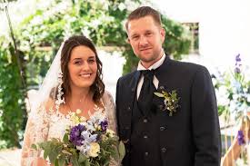 Magnus bane ist das erste mal in seinem leben verliebt und er ist sich sicher, dieser mann ist die große liebe. Hochzeit Auf Den Ersten Blick Hier Lernen Paare Sich Erst Am Traualtar Kennen Stade