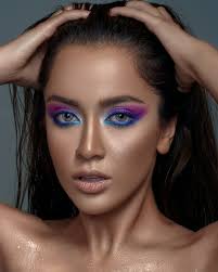 Hey guys, well i am currently searching for who i am as a youtuber, which involves obviously embracing who i am so you are gonna be seeing different. Woman With Blue Eyes And Black Hair Photo Free Face Image On Unsplash