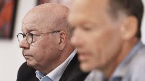 Pelle Dragsted: "Det er forstemmende, at vores fodboldfest bliver foræret  som præmie til islamistiske, autokratiske, kvindehadende rædselsregimer.  DBU begrunder deres blåstempling med udsigt til ”høj kommerciel indtjening”  og gode stadiums. Sikke et