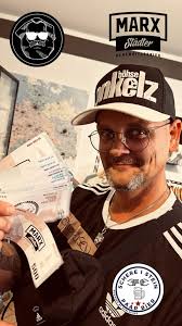 Schere Stein paar Bier