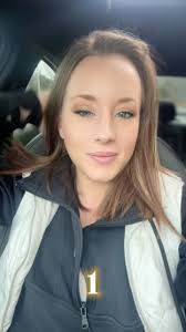 New hair, who dis? 💁🏼‍♀️ Obsessed is an understatement. #newhair  #hairtransformations #freshhair #cherrycola