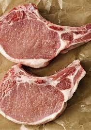 The center cut lies on the loin between the sirloin end and rib end. 3 4 1 Center Cut Bone In Pork Chops 4 Pc Min 4 49 Lb Majestic Foods Patchogue New York Wholesale Food Distributor