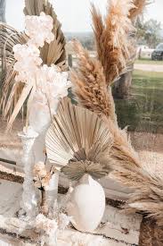 Wedding Trend Alert 18 Dried Palm Leaves Wedding Ideas Wedding Fair Dried Flowers Grass Wedding