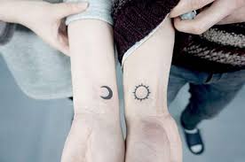 Hình xăm cá chép hoa sen kín lưng. 100 Hinh XÄƒm Cáº·p Ä'oi Ä'áº¹p Cháº¥t Dá»… ThÆ°Æ¡ng Y NghÄ©a Cho Cac Cáº·p Tinh Nhan