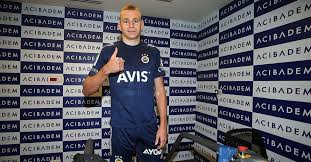 He spent most of his career in germany, signing in 2004 with stuttgart and going on to represent in the bundesliga mainz 05, schalke 04, 1899 hoffenheim and hannover 96.he also played three years in spain, with real madrid castilla. Fenerbahce Nin Yeni Transferi Attila Szalai Kendimi Real Madrid E Transfer Olmus Gibi Hissediyorum Fotomac