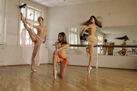 Nude shuffle dancers - Sexy Media Girls on dirk-schlichting.de