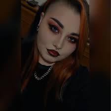 Anyone in here have horses? I have a handful of candy canes here if anyone  would like them as a treat for their horses :)