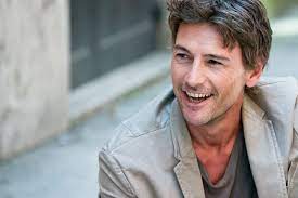 Pe dealurile din toscana, acoperite cu mii de rânduri de viță de vie, două mari familii rivale, monf. Roberto Farnesi Din Pasiune ToscanÄ AsemÄnare Izbitoare Cu Richard Gere Suceava News Online