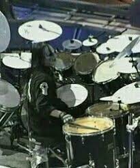 He performed in several bands until joining in the summer of 1995 with the group the pale ones, which would later change their name to slipknot. 1 Joey Jordison Drums Music Instruments Music