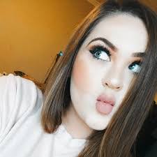 Bethany Barron's Instagram, Twitter & Facebook