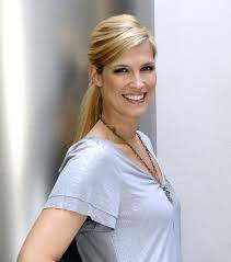 See more of verena wriedt on facebook. Verena Wriedt Moderiert Stars Stories Das Neue Promi Magazin Ab 21 Juni 2009 Presseportal