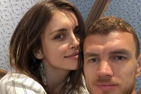 Amra silajdzic is a model from bosnia and herzegovina, who won the france's metropolitan top model competition in 2000. Edin I Amra Dzeko Iz Juzne Koreje Produzili Za Japan Reprezentacija Ba